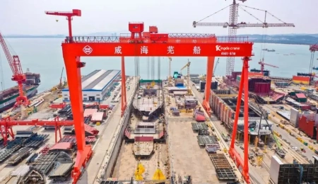 ultra-large span shipbuilding gantry crane